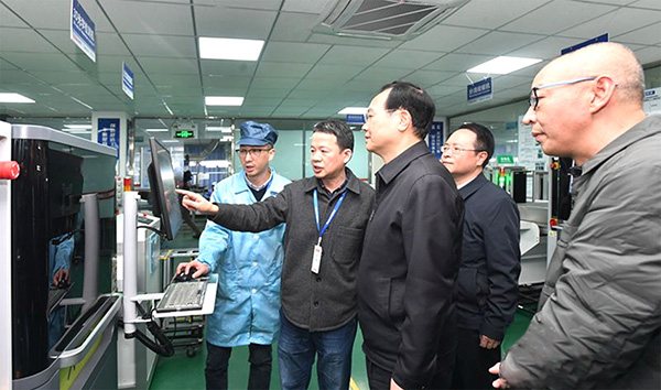 福建省委常委、福州市委書(shū)記林寶金一行蒞臨睿能科技調(diào)研(圖2)